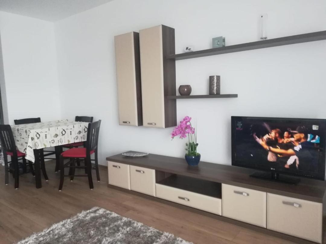 Studio Green Apartment Targu-Mures Bagian luar foto